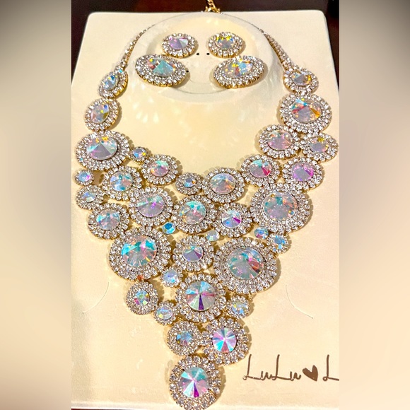 Callie LaLa Land: Iridescent Bling Encrusted Earring Statement Bib Necklace Set - Picture 9 of 10